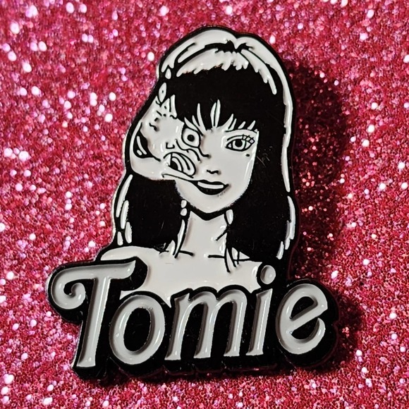 Junji Ito Tomie Japanese Horror Manga Enamel Pin - Picture 1 of 2
